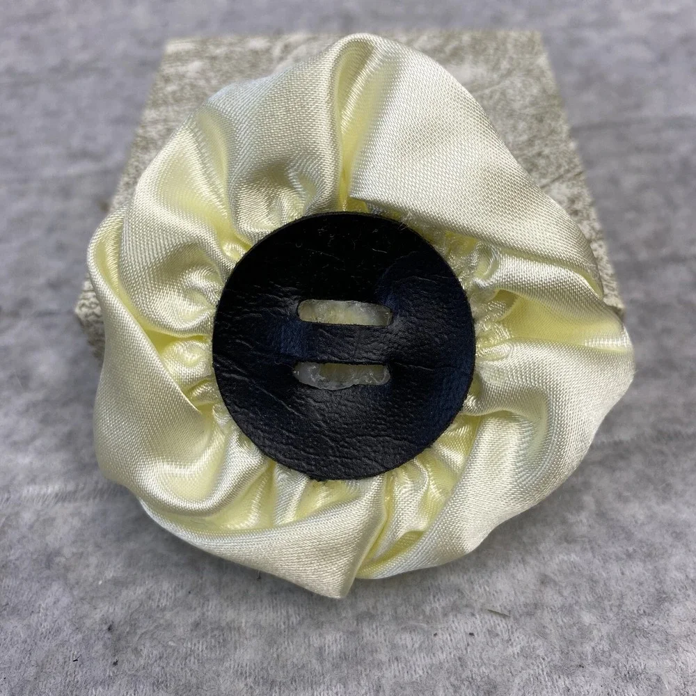 Vintage Ivory Satin Rosette Pin Lapel Hat Wedding‎